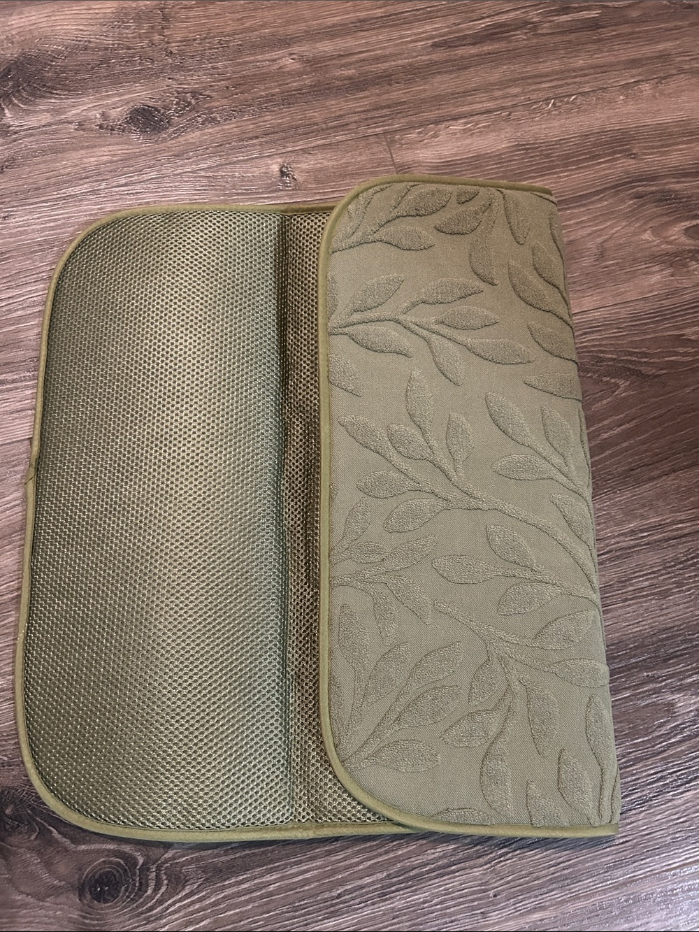 Olive Green Leaf Embossed Drying Mat - Picture 5 of 7
